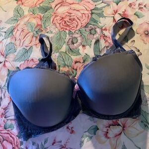 Victoria Secret Women’s Underwire and Push Bra Size 32 DDD in Balck